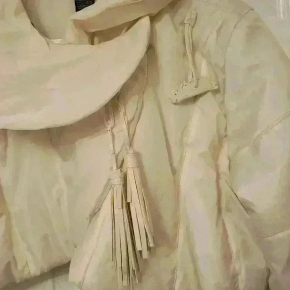 Women’s Cropped Puffer Jacket Ivory White Tassel Detail Size Large Fall Winter - Picture 3 of 7